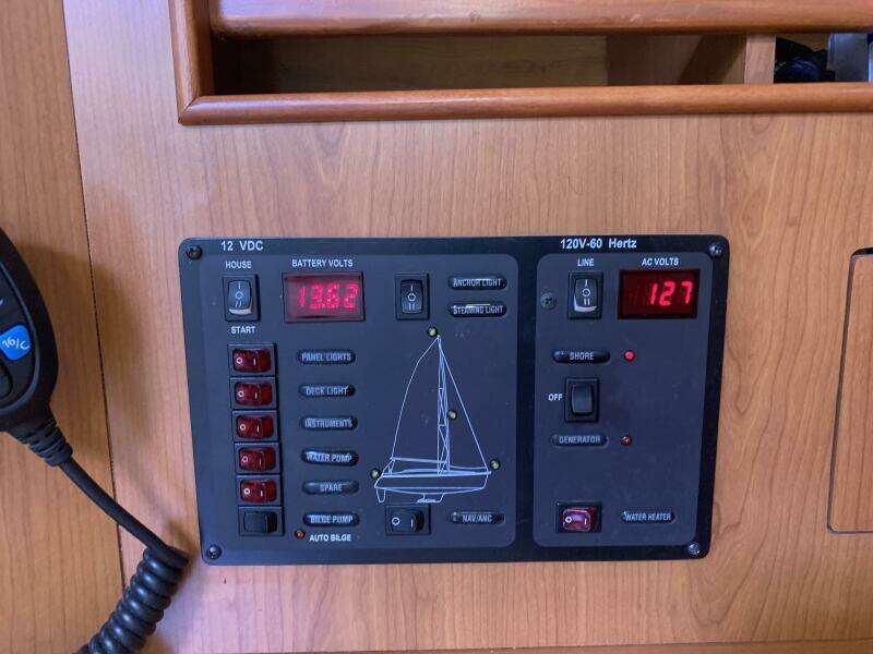 2009 Hunter 45 Deck Salon