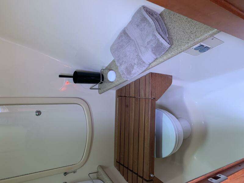 2009 Hunter 45 Deck Salon