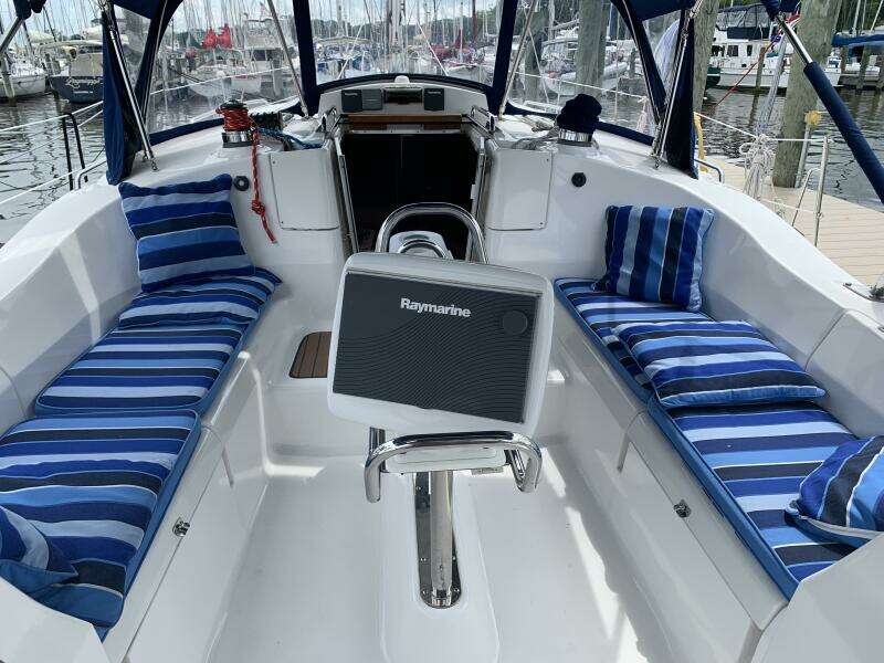 2009 Hunter 45 Deck Salon