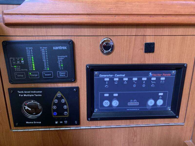 2009 Hunter 45 Deck Salon