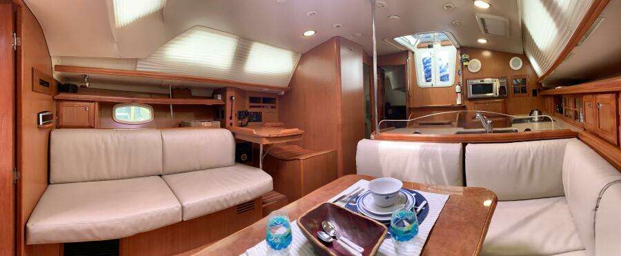 2009 Hunter 45 Deck Salon