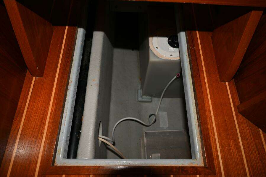 2005 Monk Flybridge Trawler