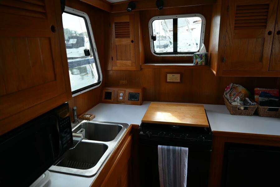 2005 Monk Flybridge Trawler