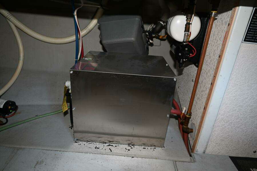 2005 Monk Flybridge Trawler