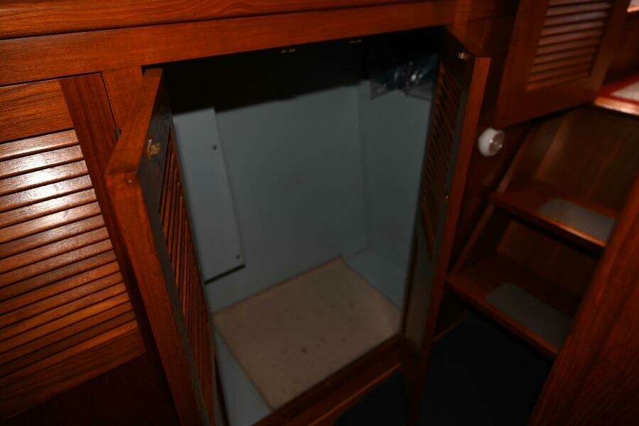 2005 Monk Flybridge Trawler