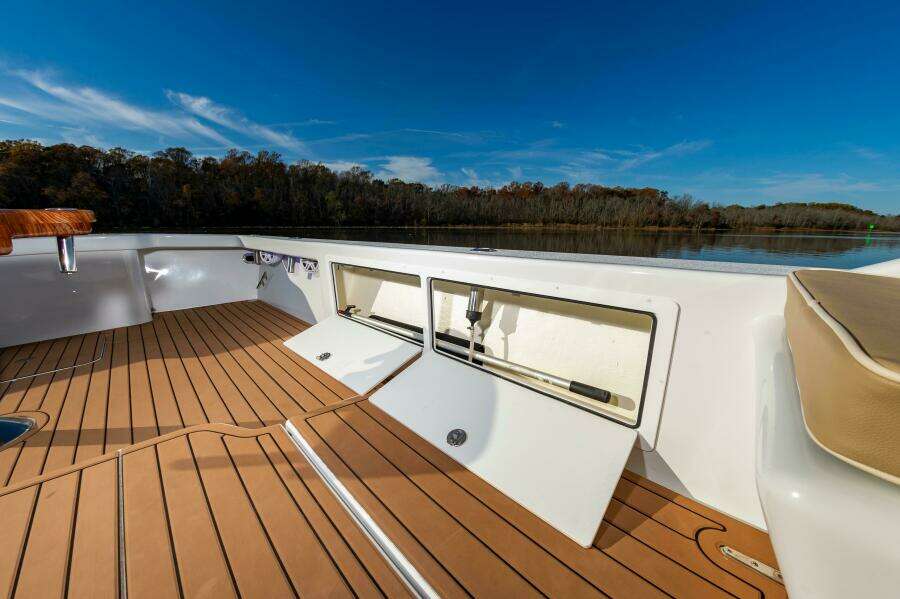 2024 Custom Chesapeake Bay Built Custom 33'