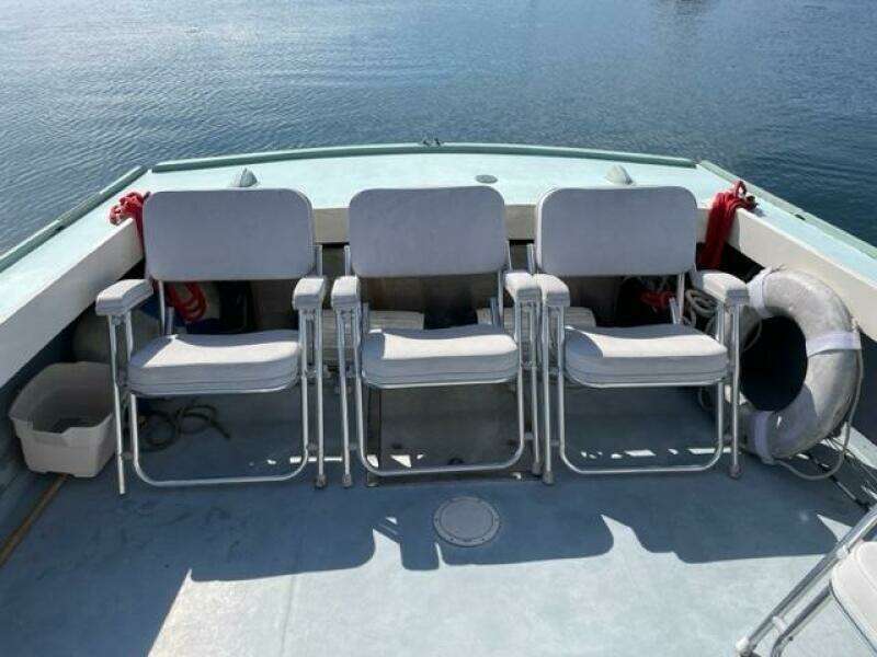 Moonshine aft cockpit and stern deckt