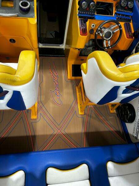 2005 Cigarette 39 Top Gun UNLIMITED