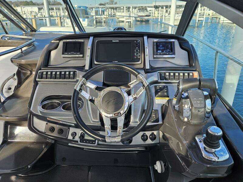 2016 Monterey 355 Sport Yacht