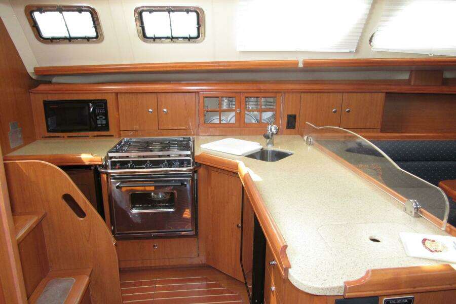 2008 Hunter 41 Deck Salon