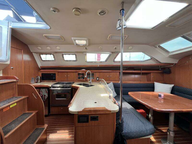 2008 Hunter 41 Deck Salon