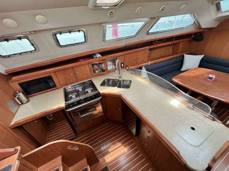 2008 Hunter 41 Deck Salon