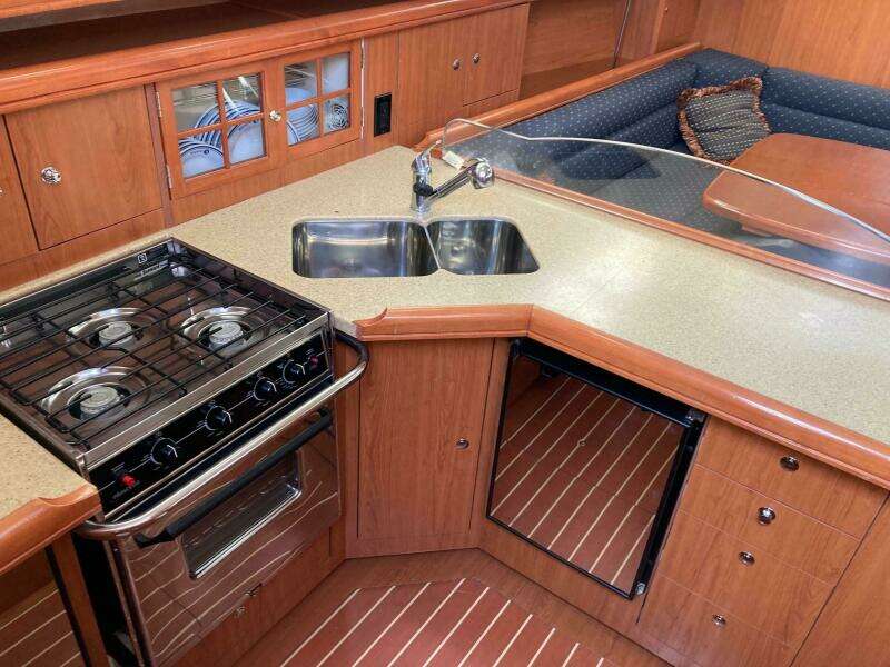 2008 Hunter 41 Deck Salon
