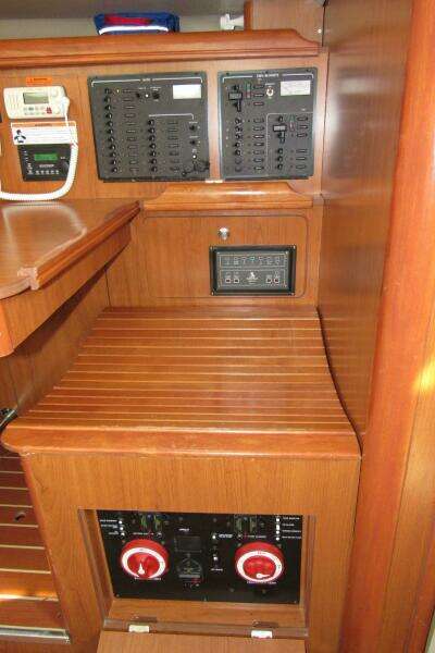 2008 Hunter 41 Deck Salon