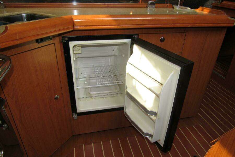 2008 Hunter 41 Deck Salon