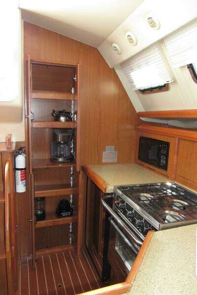 2008 Hunter 41 Deck Salon
