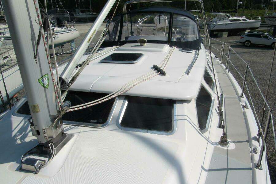 2008 Hunter 41 Deck Salon
