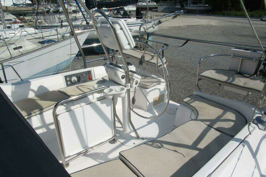 2008 Hunter 41 Deck Salon