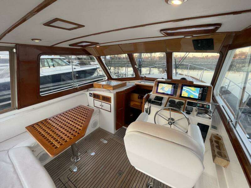 Grand Banks Eastbay 38 HX