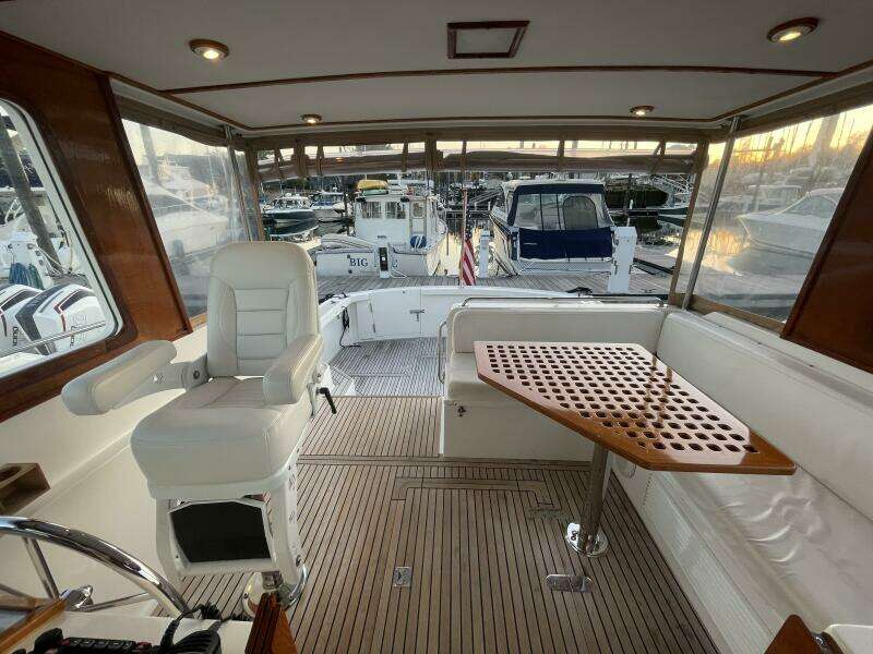 Grand Banks Eastbay 38 HX