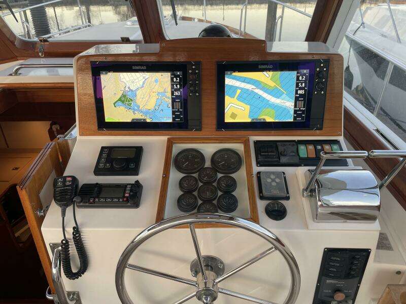 Grand Banks Eastbay 38 HX