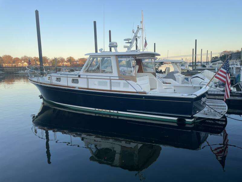 Grand Banks Eastbay 38 HX