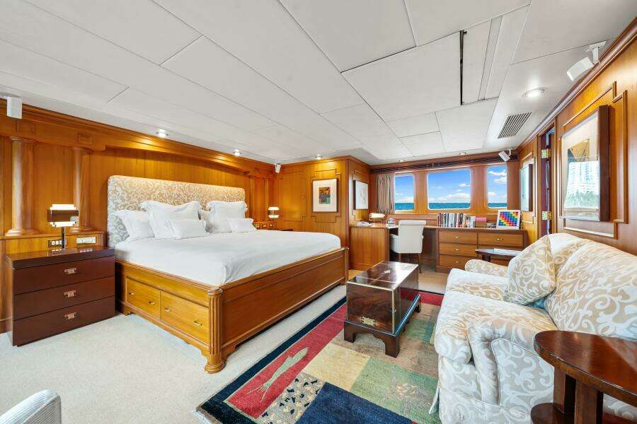 1996 Palmer Johnson TRI-DECK FB