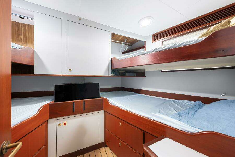 1996 Palmer Johnson TRI-DECK FB