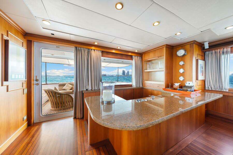 1996 Palmer Johnson TRI-DECK FB