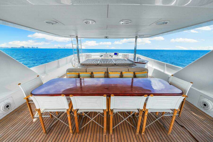 1996 Palmer Johnson TRI-DECK FB