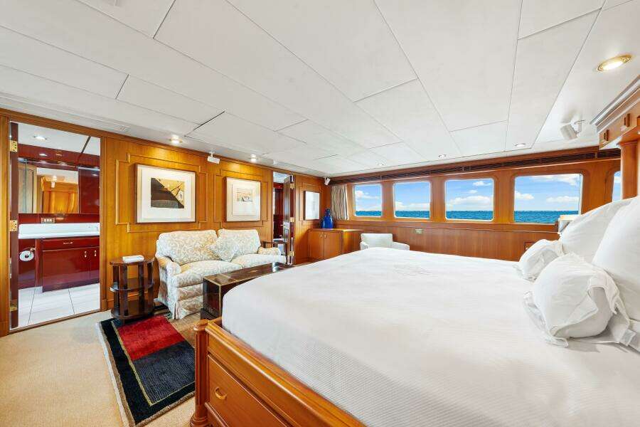 1996 Palmer Johnson TRI-DECK FB