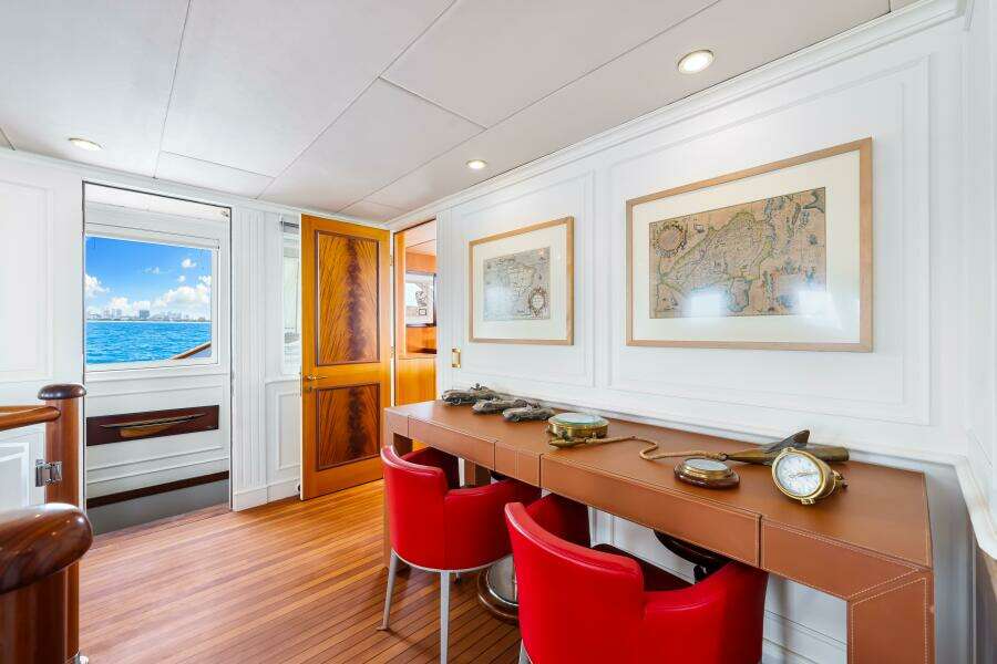 1996 Palmer Johnson TRI-DECK FB