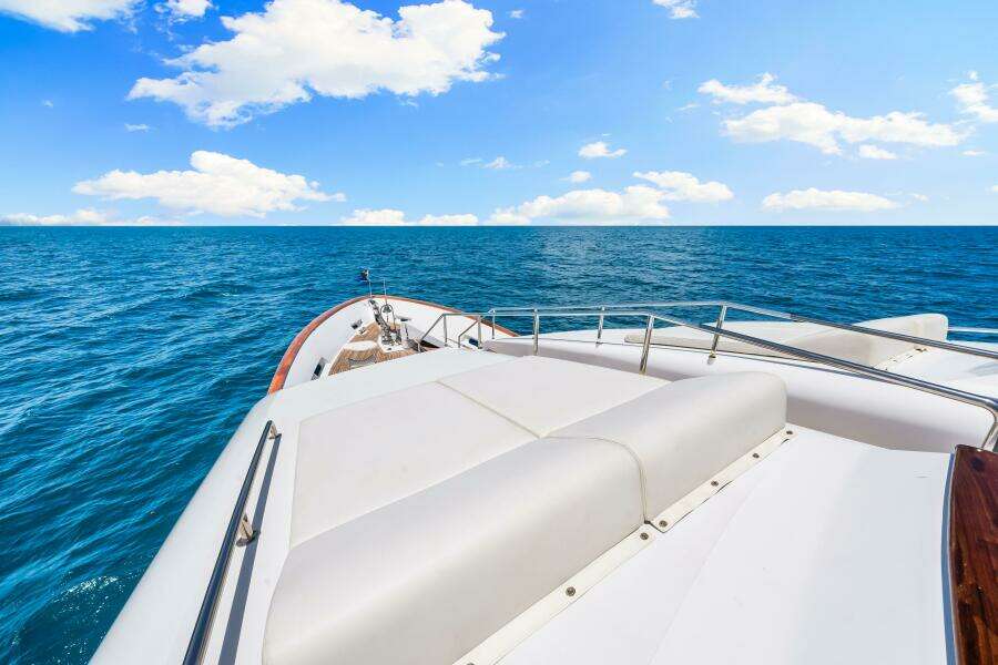 1996 Palmer Johnson TRI-DECK FB