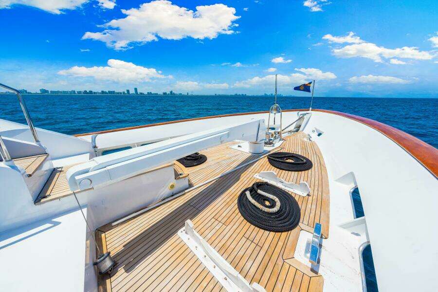 1996 Palmer Johnson TRI-DECK FB