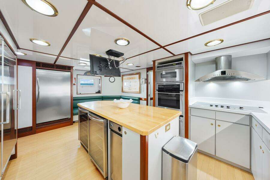 1996 Palmer Johnson TRI-DECK FB