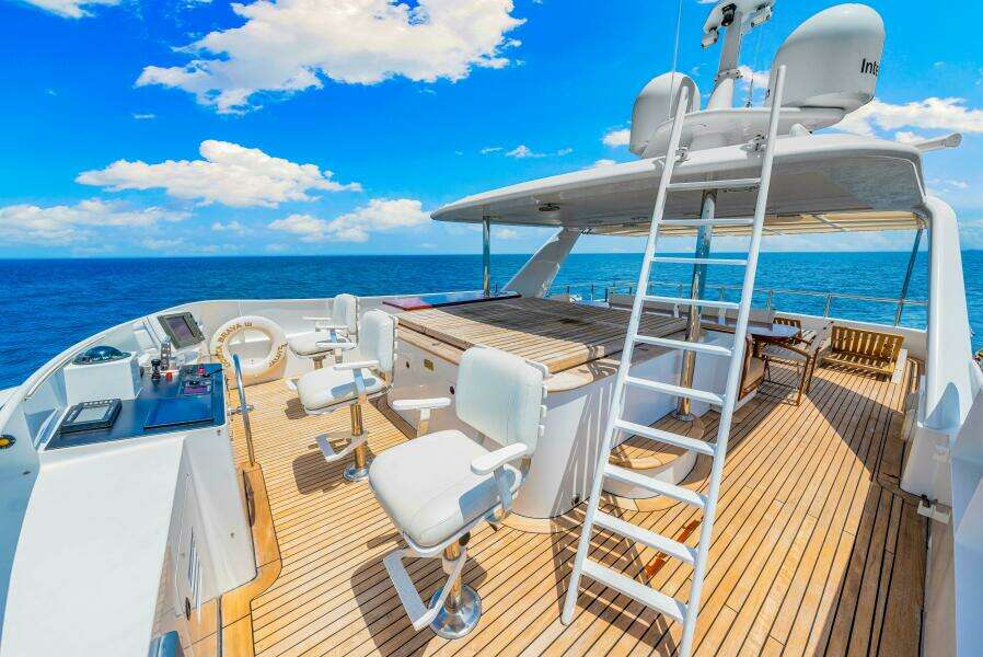 1996 Palmer Johnson TRI-DECK FB