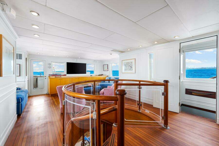 1996 Palmer Johnson TRI-DECK FB