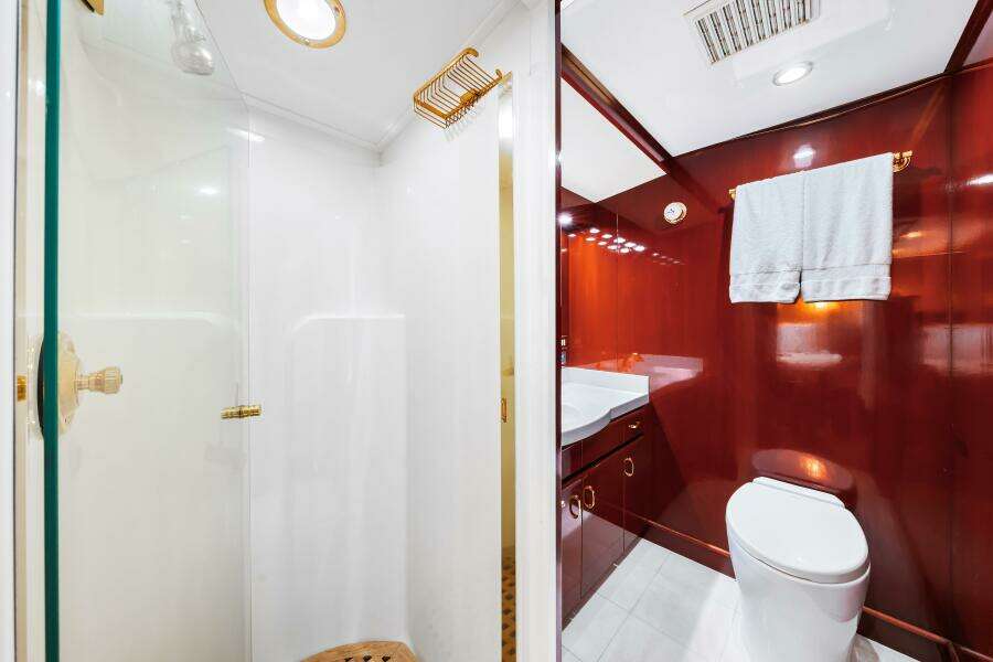 1996 Palmer Johnson TRI-DECK FB