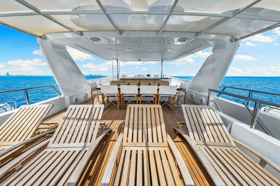 1996 Palmer Johnson TRI-DECK FB