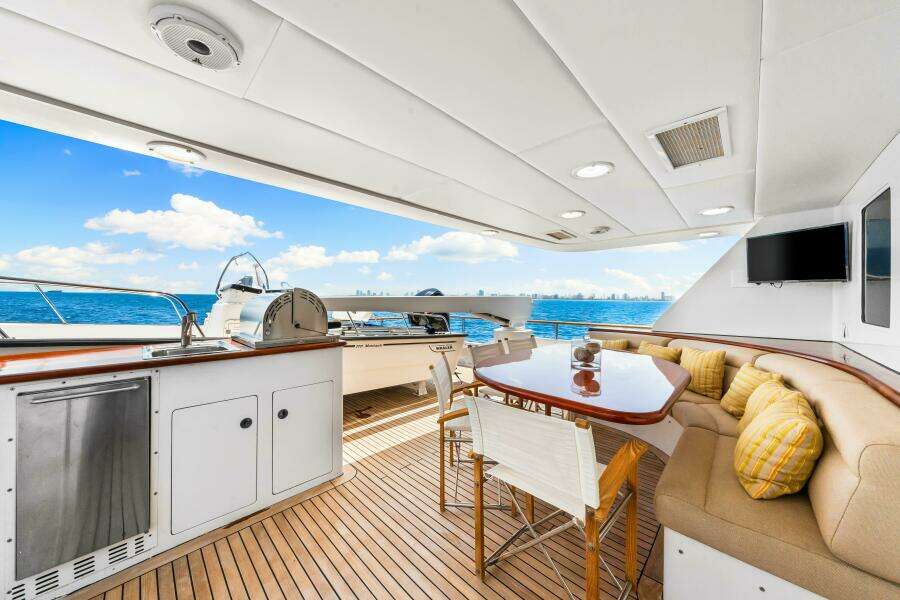 1996 Palmer Johnson TRI-DECK FB