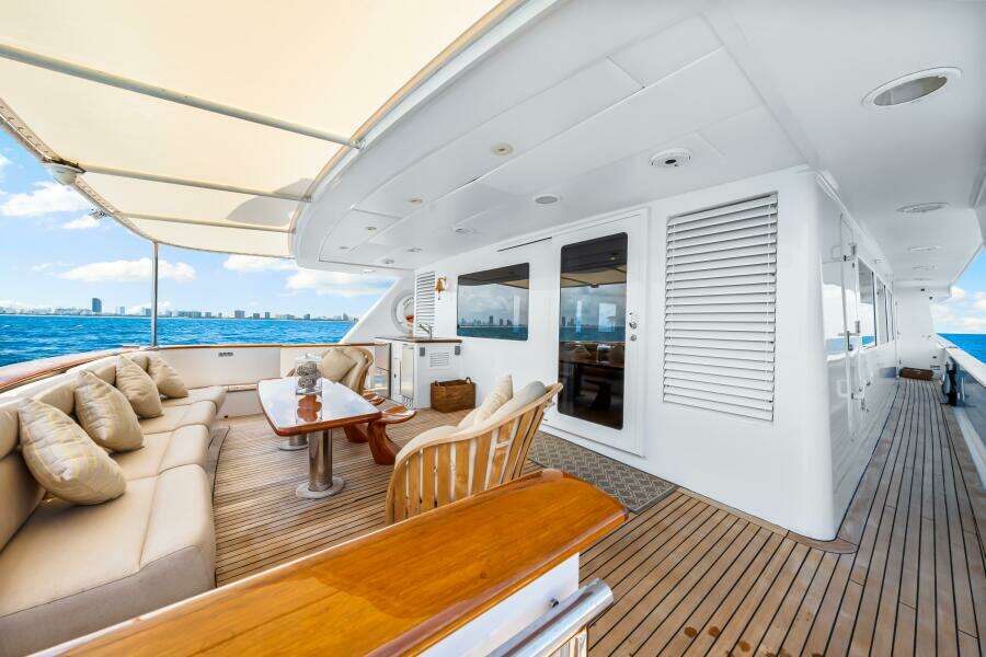 1996 Palmer Johnson TRI-DECK FB