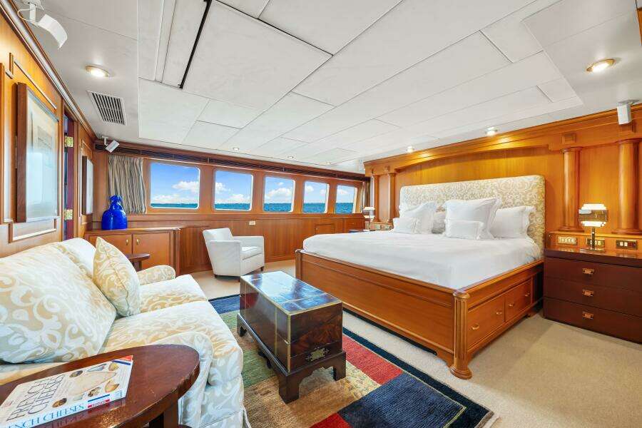 1996 Palmer Johnson TRI-DECK FB