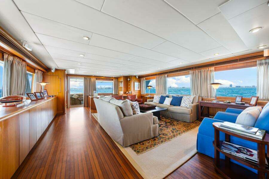 1996 Palmer Johnson TRI-DECK FB