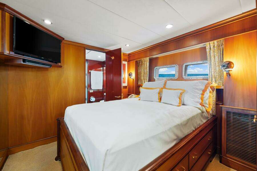 1996 Palmer Johnson TRI-DECK FB