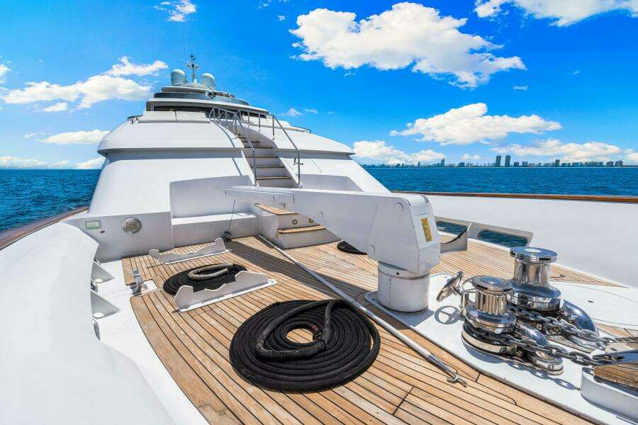 1996 Palmer Johnson TRI-DECK FB