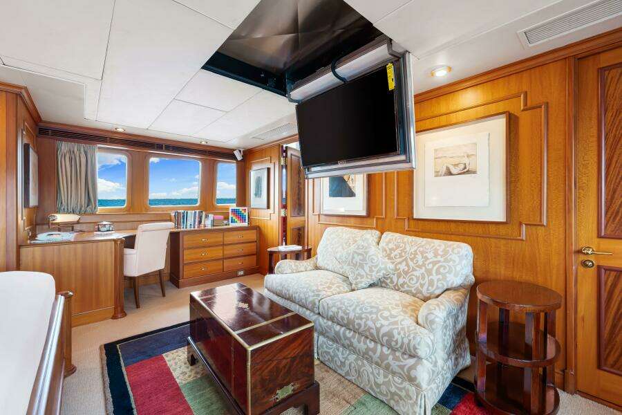 1996 Palmer Johnson TRI-DECK FB