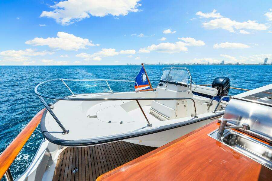 1996 Palmer Johnson TRI-DECK FB