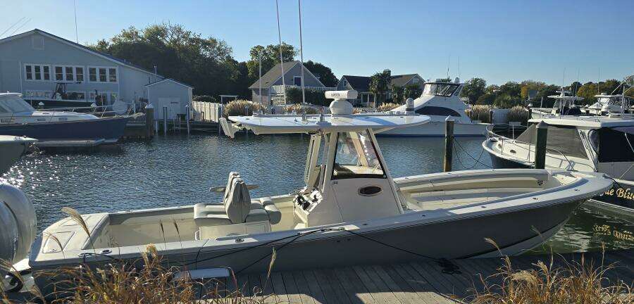 2021 Regulator 34 Center Console
