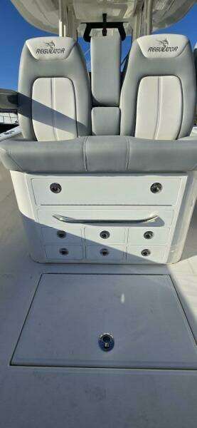 2021 Regulator 34 Center Console