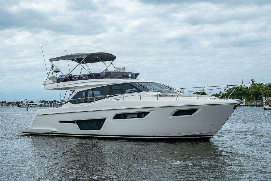 2021 Ferretti Yachts 500